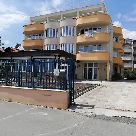 Panorama Chantall-Izby,Apartmany S Vyhladom Na More Ravda Exterior photo