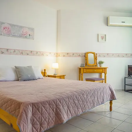 Panorama Chantall-Izby,Apartmany S Vyhladom Na More Ravda Exterior photo