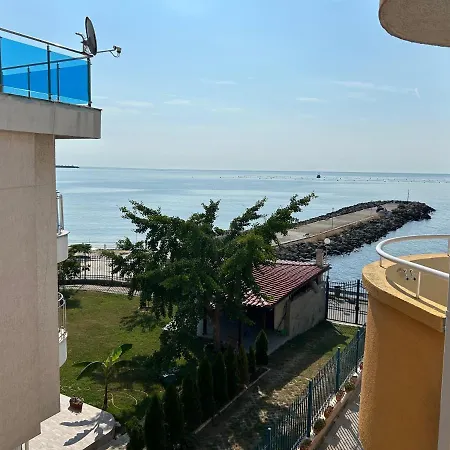 Panorama Chantall-Izby,Apartmany S Vyhladom Na More Ravda Exterior photo